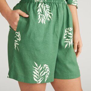 Universal Standard Juniper Linen Easy Pull-On Shorts Size L Beachgrass Green